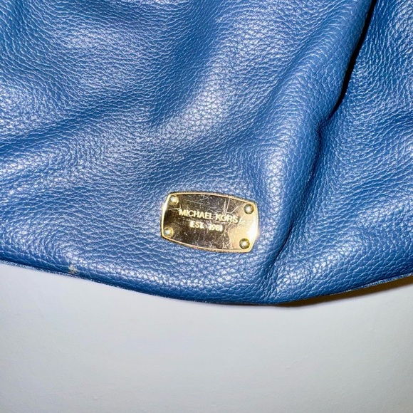 Michael Kors Jules Navy Leather Hobo Bag - Picture 3 of 9